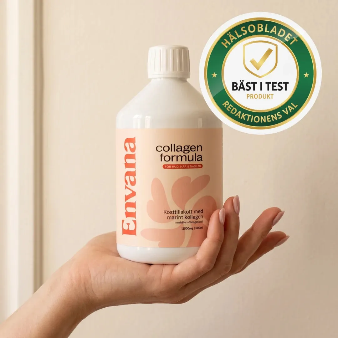 Hand håller upp testvinnaren Envana Collagen Formula med utmärkelsen bäst i test